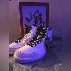 WMNS AIR JORDAN 2 RETRO SE NINA CHANEL ABNEY Size 9.5 W